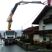 Lkw-Kran bei der Arbeit